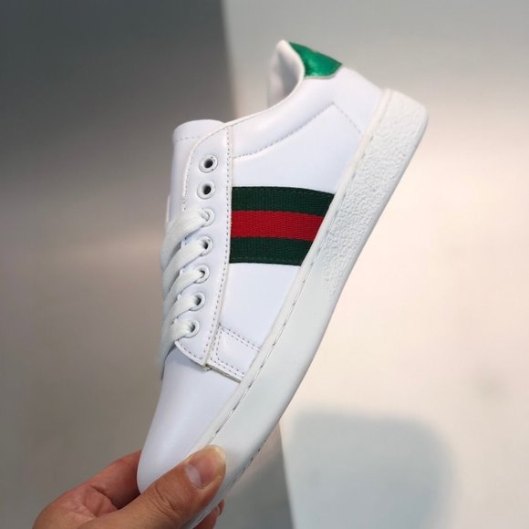 NEWGucci leather board shoes small white shoes